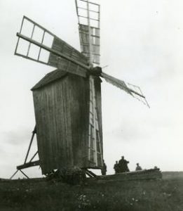 Toe mill with people around its base in Ypäjä, Häme
