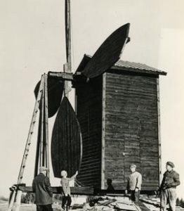 Toe mill with men outside it in Punkaharju, Savo