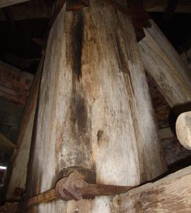 Main post, Cat and Fiddle Mill, Dale Abbey