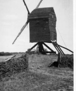 Post mill, Great Gransden, derelict