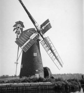 Ludham Bridge (south) tower mill, Ludham Bridge, in working order