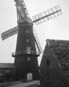Lowfield Mill, Leadenham, in working order