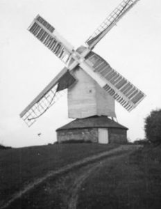 Post mill, Drinkstone, in working order