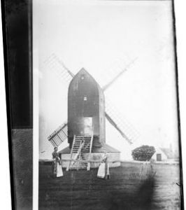Post mill, Broadwater, in working order