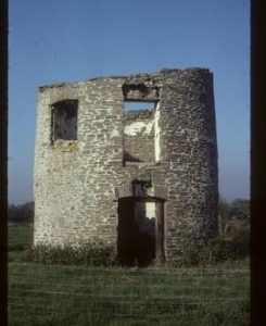 Ruined stump, tower mill, Kenn