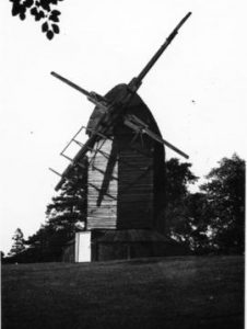 Post mill, Keston, three sweeps missing, fourth nearly gone