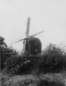 Mount Ephraim Mill, Ash, with hedge in front