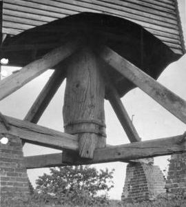 Mainpost, cross trees and piers