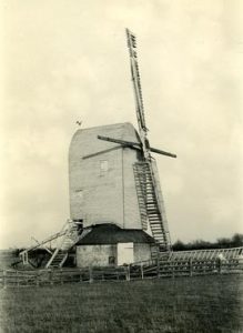 Post mill, Brenzett, with two sweeps and two midlings