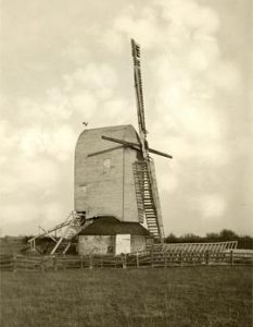 Post mill, Brenzett, with two sweeps and two midlings
