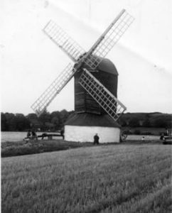 Post mill, Pitstone Green, preserved