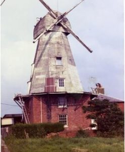 Front view of smock mill with midlings
