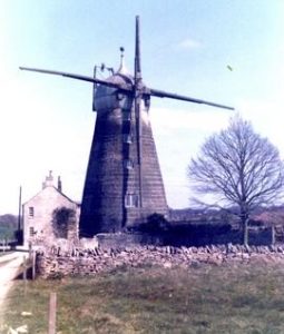 Front view of mill without sweeps or fantail
