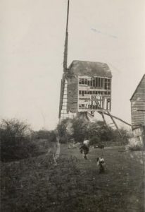 Post mill, Arncott, derelict