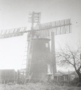 Mill Mount, Tuxford, derelict