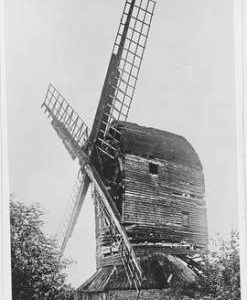 East Grinstead Post Mill, East Grinstead, single roundhouse, four common sails, totally derelict