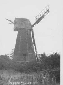 Peasemarsh Smock Mill, Peasemarsh, two sails, derelict