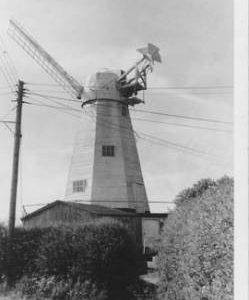 Punnetts Town Smock Mill, Punnetts Town, two sails, fantail, rear