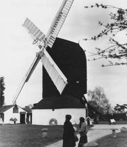 Outwood Post Mill, Outwood Common