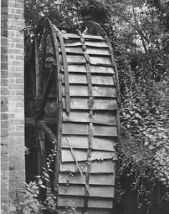 Flanchford Mill, Reigate, wheel, wooden buckets needing repair
