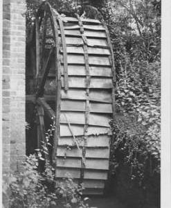 Flanchford Mill, Reigate, wheel, wooden buckets needing repair