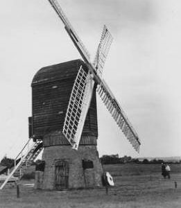 Danzey Green Windmill, Danzey Green, brick roundhouse, 4 common sails