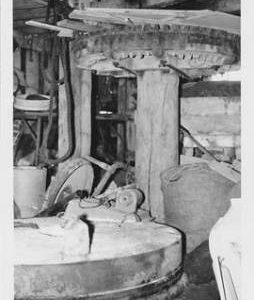 Ivy Mill, Edington, internal, crown wheel and stones