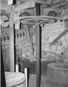 Syreford Mill, Syreford, internal, crown wheel, stones floor, flour dresser