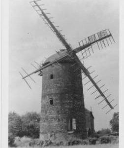 Carbrooke Tower Mill, Carbrooke, cap derelict, no sails