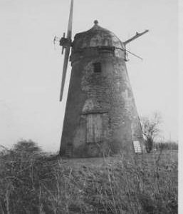 Chalton Tower Mill, Chalton, two sail arms, from the west
