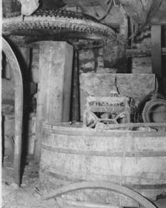 Longbridge Mill, Sherfield on Loddon, internal, crown wheel, stones floor