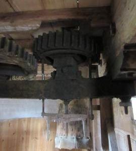 Engagement of wind and water drives, with hand disengagement arrangement, Combined Mill, Little Cres
