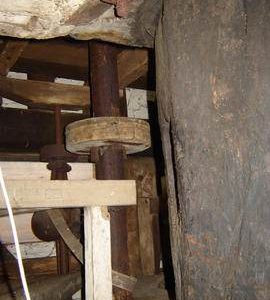 Governor and belt drive from upright shaft, post mill, Madingley