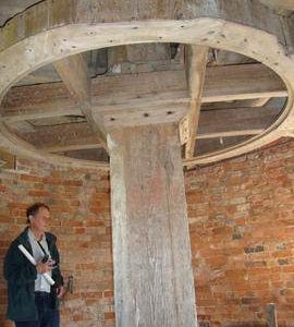 Crownwheel and upright shaft, tower mill, Norton Lindsey