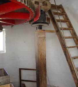 Great spur wheel, stone nut and dresser drive, Subscription Mill, North Leverton