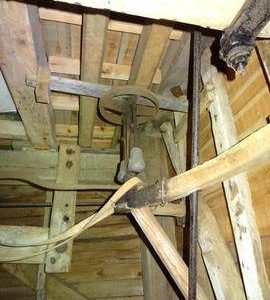 Mounting of head governor, post mill, Nutley