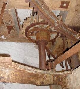 Great spur wheel and stone nut, tower mill, Old Buckenham