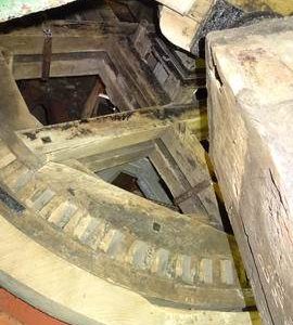 Brakewheel, upright shaft and sprattle beam, New Mill, Rottingdean