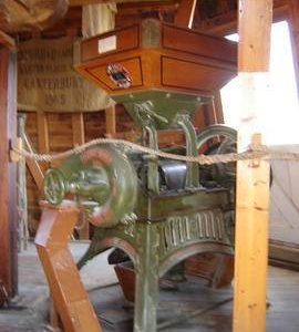 Oat roller, smock mill, Sarre