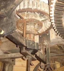 Stone nut and bridgetree, Davison's Mill, Stelling Minnis