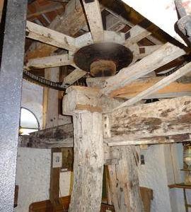 Great spur wheel and upright shaft support structure, smock mill, West Blatchington