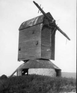 Post mill, Pitstone Green, derelict