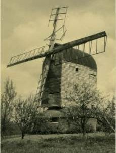 Post mill, Ashdon, derelict