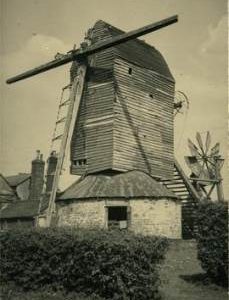 Post mill, Bardfield Saling, derelict