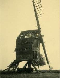 Post mill, Carlton le Moorland, derelict