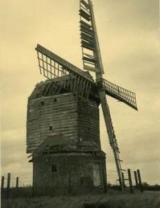 Post mill, Kibworth Harcourt, derelict