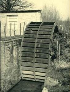 Recently made wheel, watermill, Bodiam