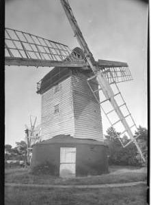 Post mill, Holton St Peter