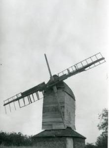 Post mill, Drinkstone, with two broken sails