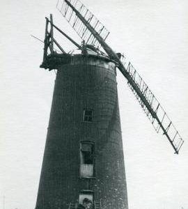 Hook's Windmill, Guilden Morden, derelict